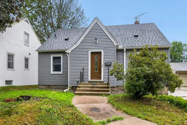 2002 Bush Avenue E, Saint Paul, MN 55119