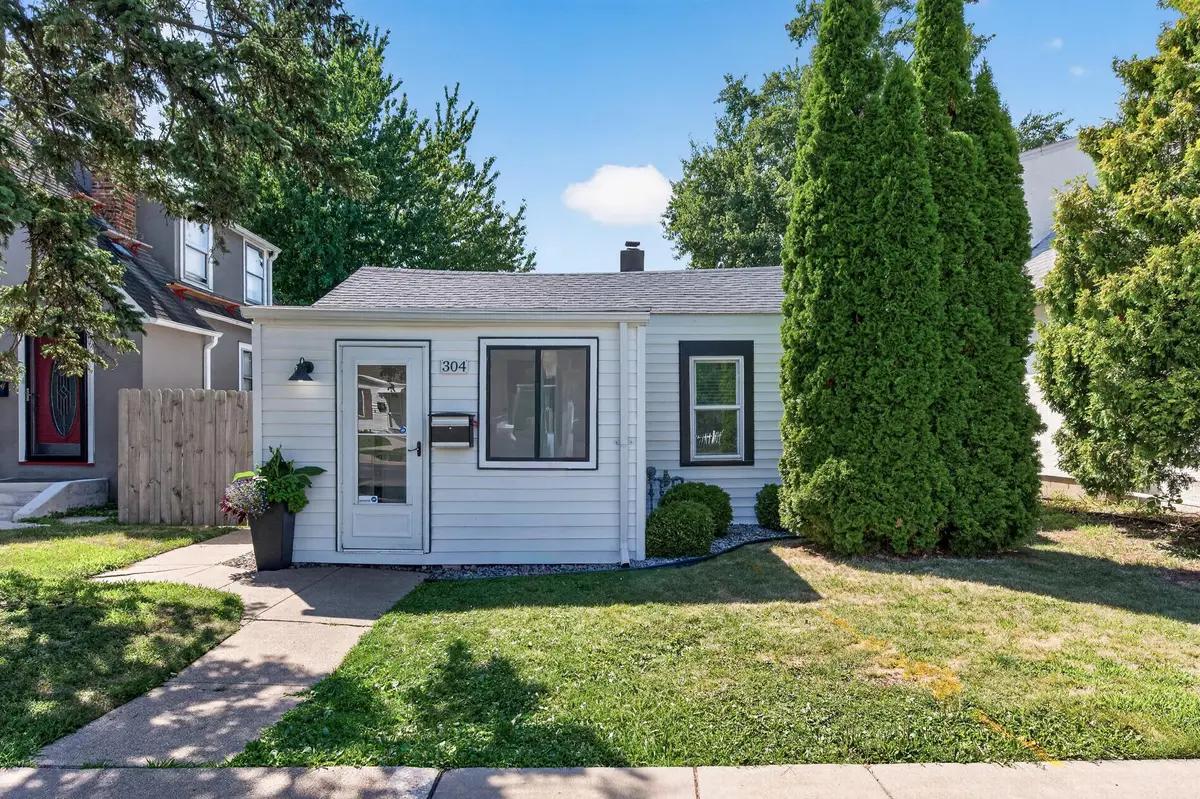 304 11th Avenue S, South Saint Paul, MN 55075 - #1
