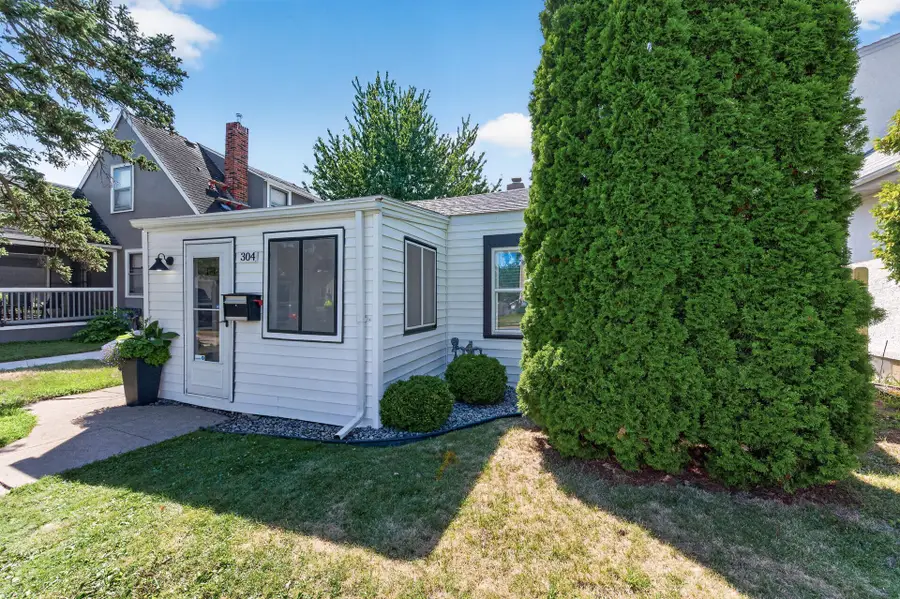 304 11th Avenue S, South Saint Paul, MN 55075 - #2