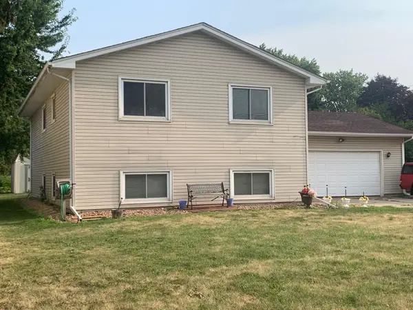 2359 17th Avenue E, North Saint Paul, MN 55109