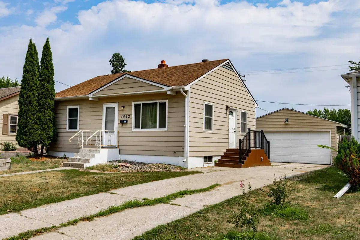1542 13 1/2 Street S, Fargo, ND 58103 - #1