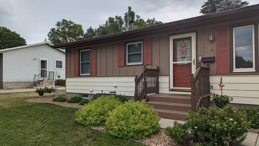 109 12th Street Nw, Faribault, MN 55021 - #2