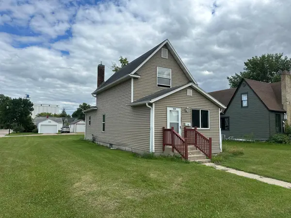 824 Labree Avenue N, Thief River Falls, MN 56701
