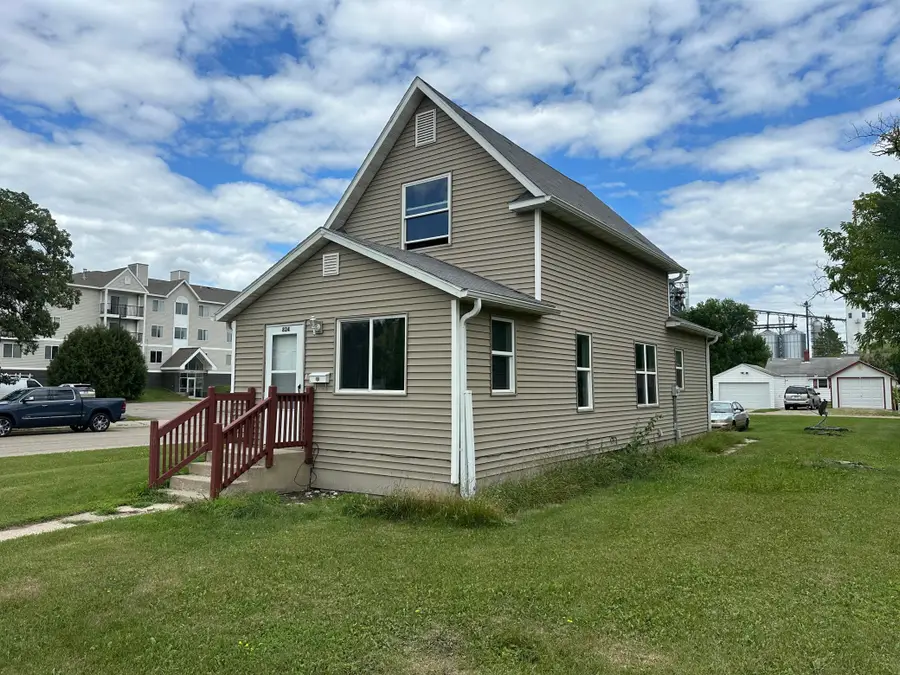 824 Labree Avenue N, Thief River Falls, MN 56701 - #2