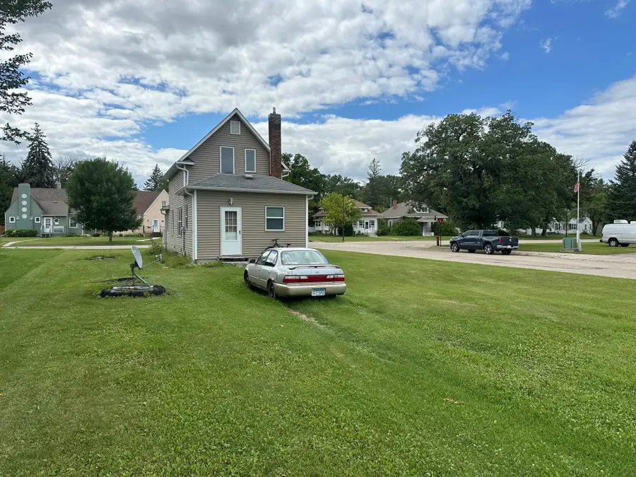 824 Labree Avenue N, Thief River Falls, MN 56701 - #3
