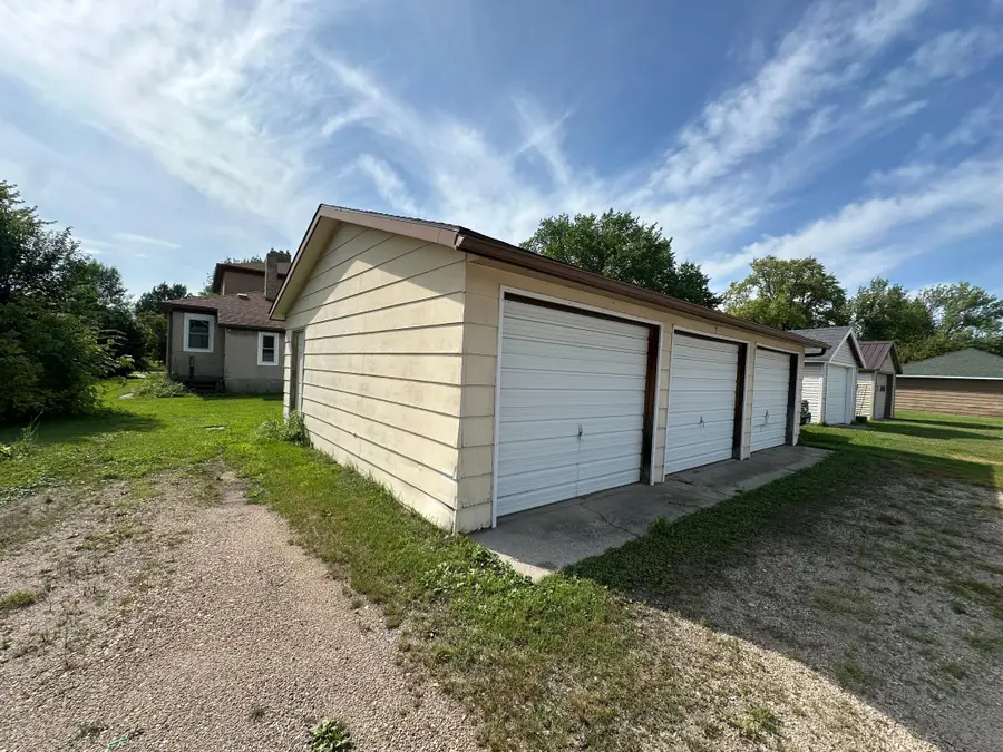 510 Arnold Avenue N, Thief River Falls, MN 56701 - #2
