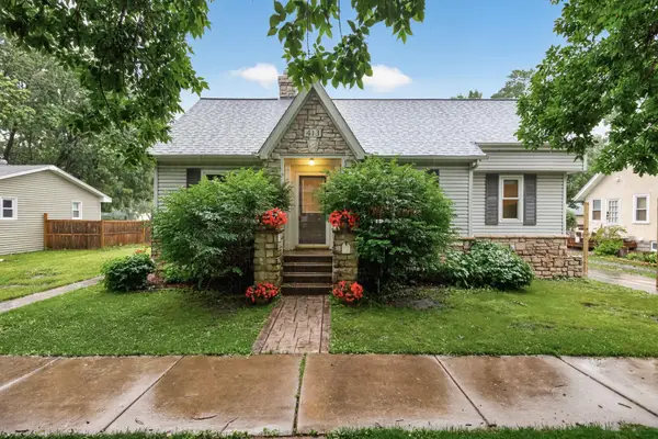 413 3rd Avenue E, Shakopee, MN 55379