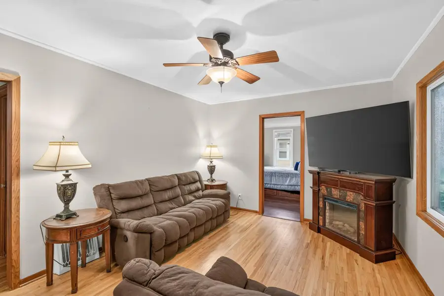 413 3rd Avenue E, Shakopee, MN 55379 - #2