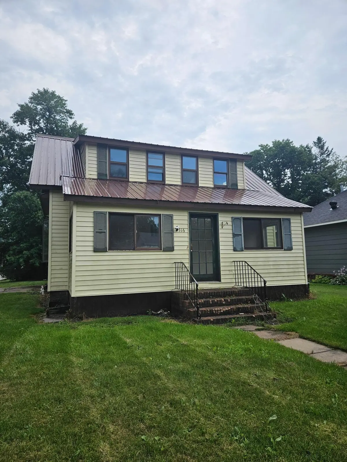 316 Roberts Avenue Ne, Warroad, MN 56763 - #1