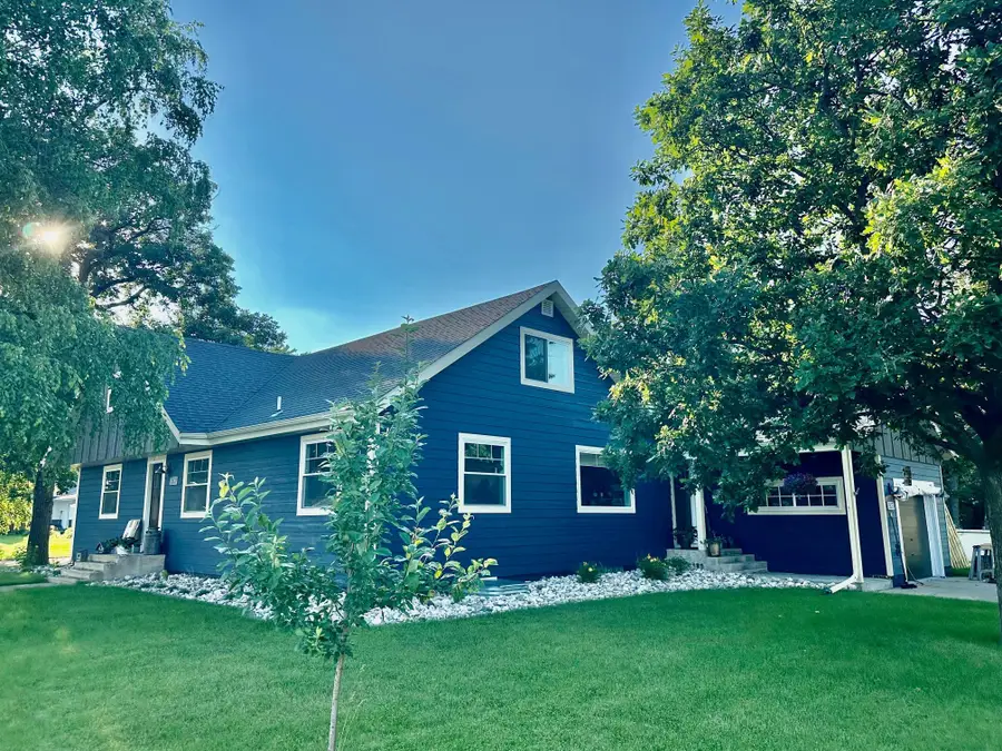 507 6th Street Ne, Roseau, MN 56751 - #2