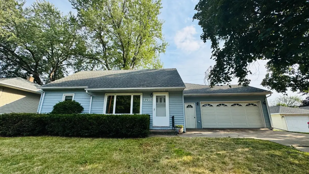 1716 Oakcrest Avenue, Roseville, MN 55113 - #1