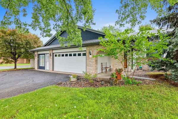 998 99th Lane Ne, Blaine, MN 55434