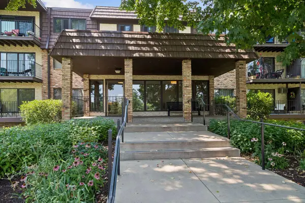 215 Barry Avenue S #112, Wayzata, MN 55391