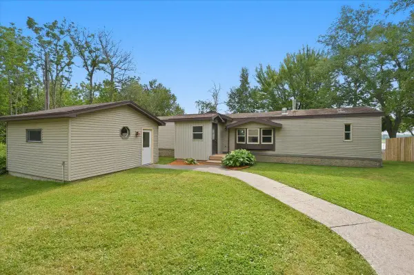 5226 E Lake Road, Saginaw, MN 55779