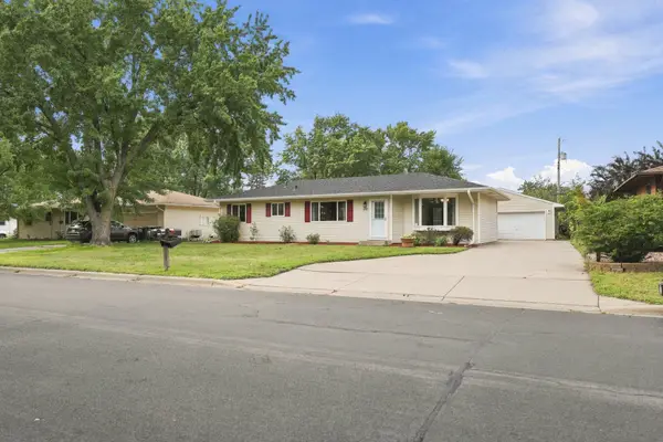 2107 Shale Lane, Eagan, MN 55122