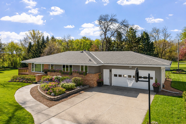 616 Elm Avenue Se, Montgomery, MN 56069