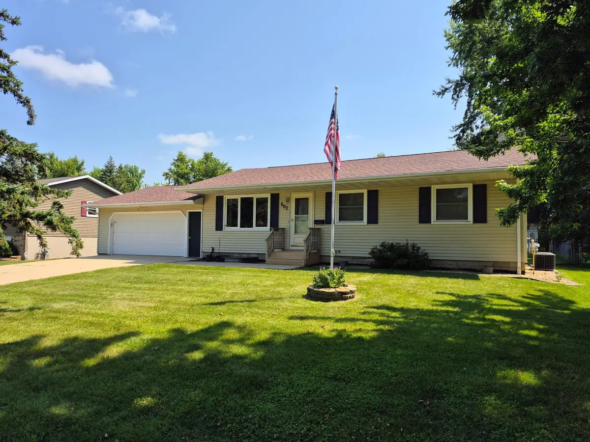 602 7th Avenue Ne, Stewartville, MN 55976 - #1