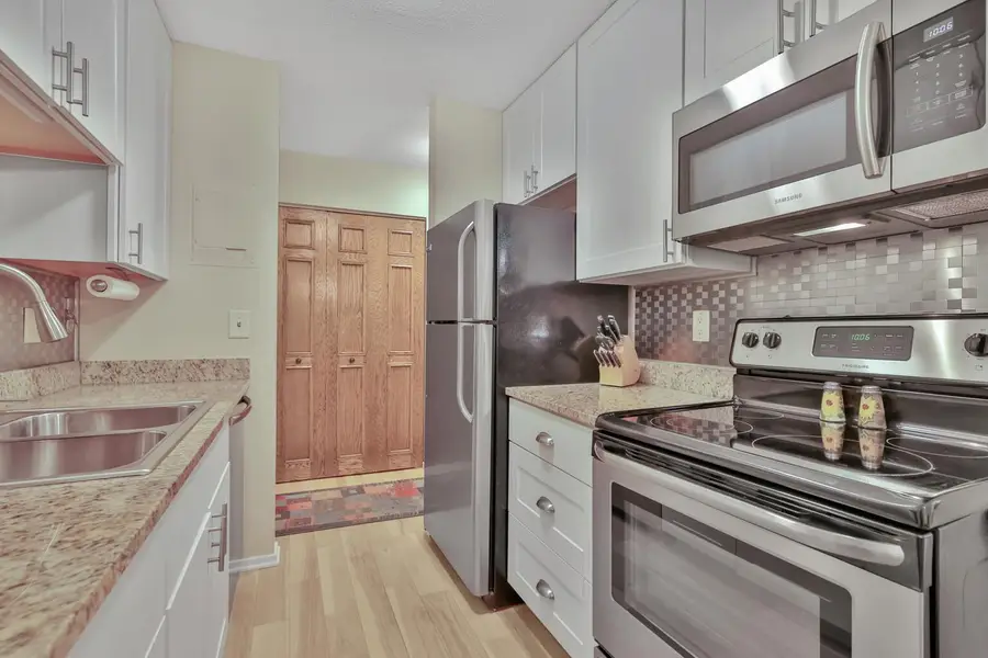 2800 Hamline Avenue N #241, Roseville, MN 55113 - #2
