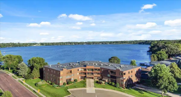 601 Shoreacres Drive #107, Fairmont, MN 56031