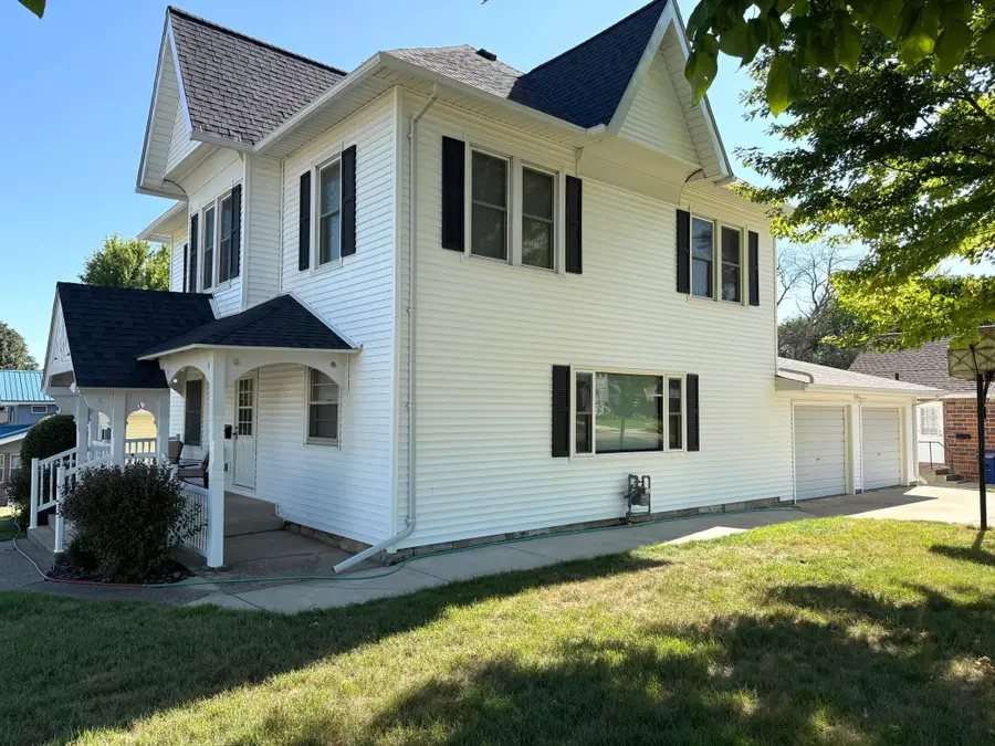 124 N Spring Avenue, Springfield, MN 56087 - #3