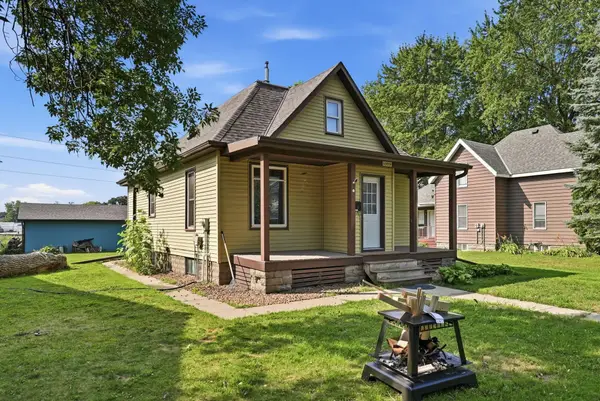 1009 Campbell Avenue Nw, Willmar, MN 56201