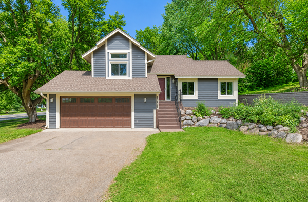 13628 Vincent Circle, Burnsville, MN 55337