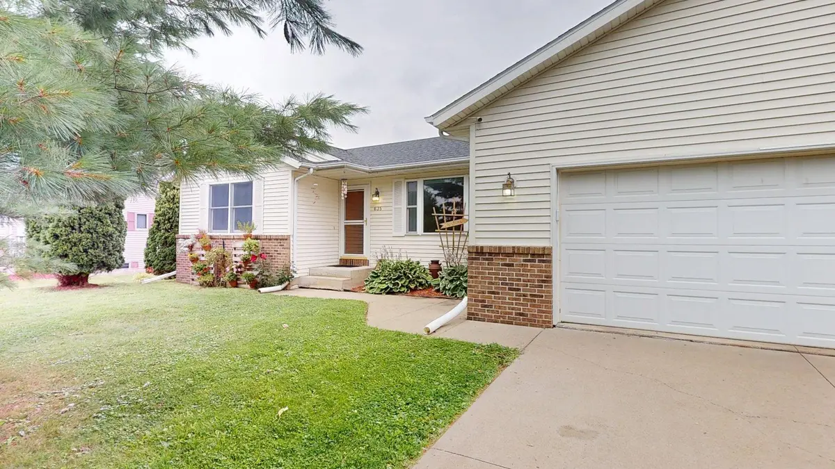 635 NW 6th Street Nw, Plainview, MN 55964 - #1