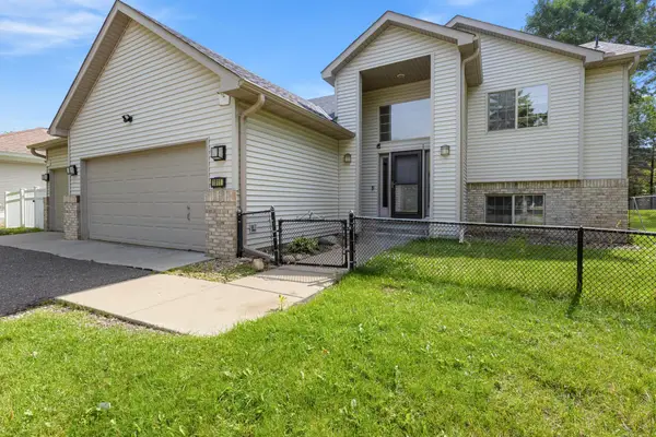 1911 Queens Drive, Woodbury, MN 55125