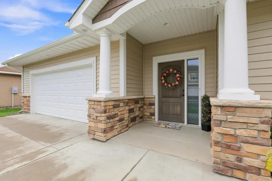 7170 Queens Court Ne, Otsego, MN 55330 - #2