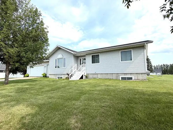 407 Oak Crest Boulevard, Roseau, MN 56751