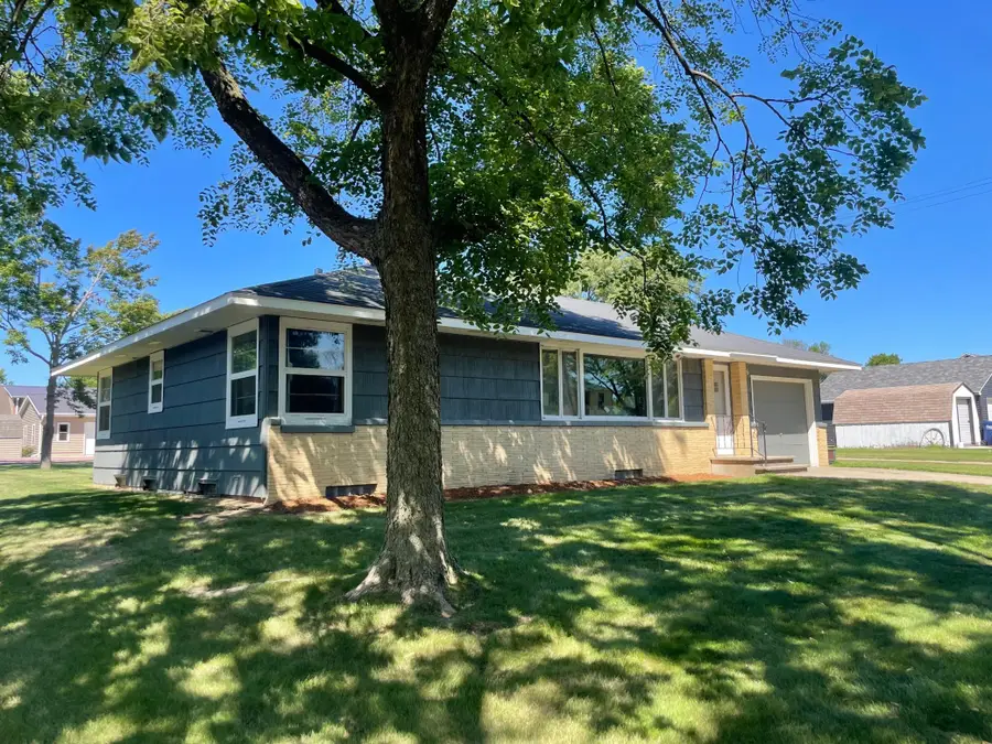 16 S Paffrath Avenue, Springfield, MN 56087 - #2