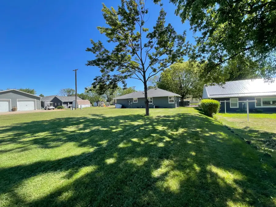 16 S Paffrath Avenue, Springfield, MN 56087 - #3