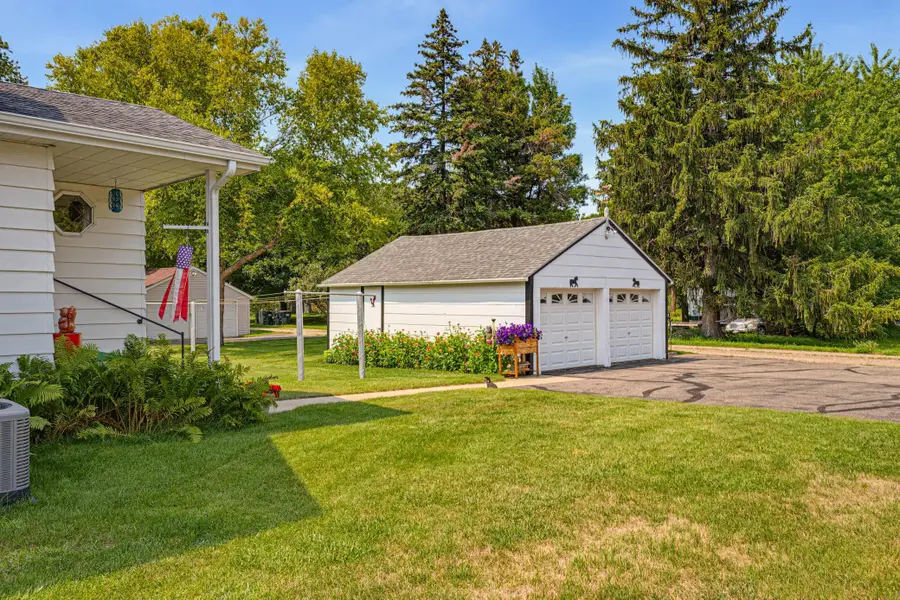 725 5th Avenue Sw, Hutchinson, MN 55350 - #2