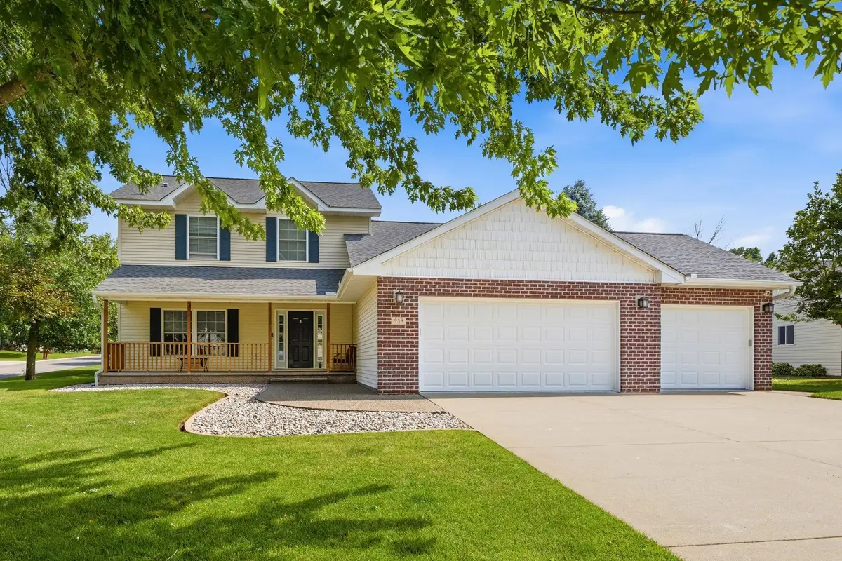 955 Park Drive, Belle Plaine, MN 56011 - #1