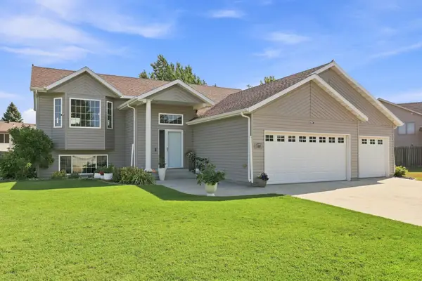 852 16th Avenue Court W, West Fargo, ND 58078