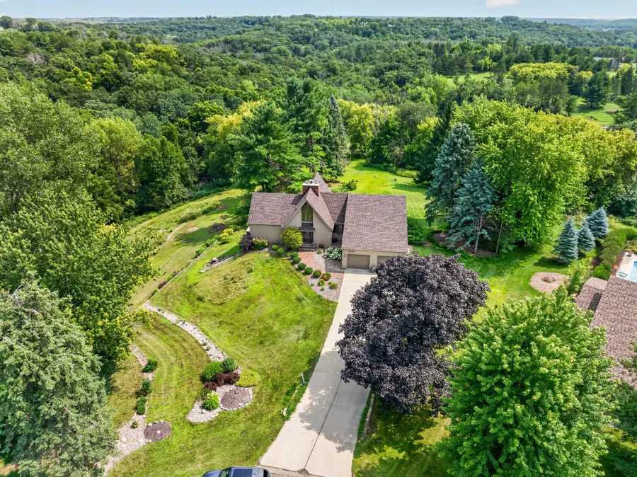 3640 NE Lakeview Court Ne, Rochester, MN 55906 - #3