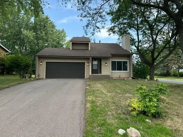 8687 Ridgewind Road, Eden Prairie, MN 55344