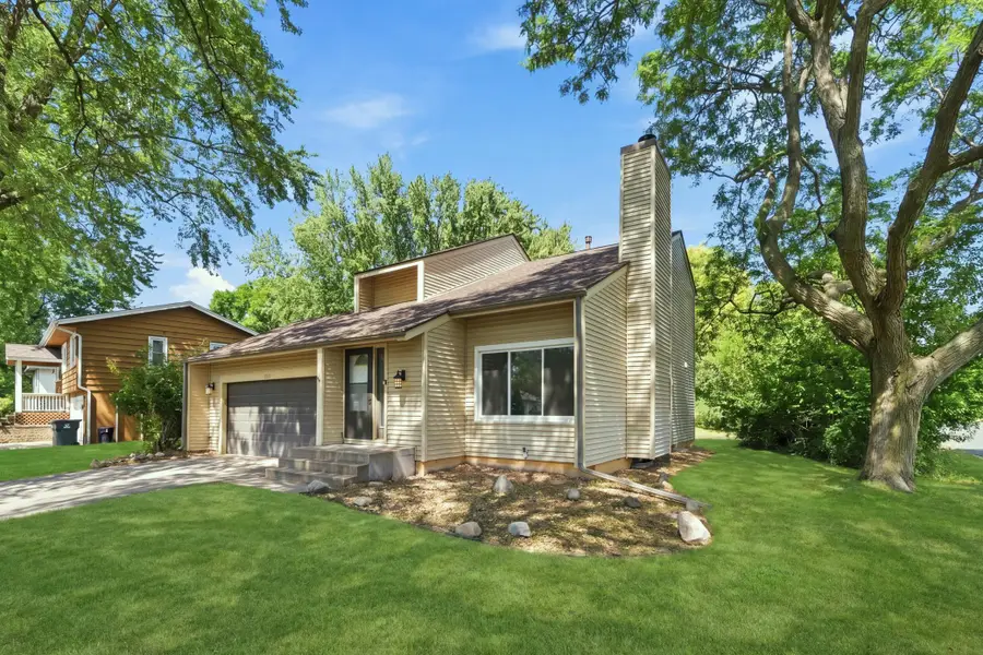 8687 Ridgewind Road, Eden Prairie, MN 55344 - #2