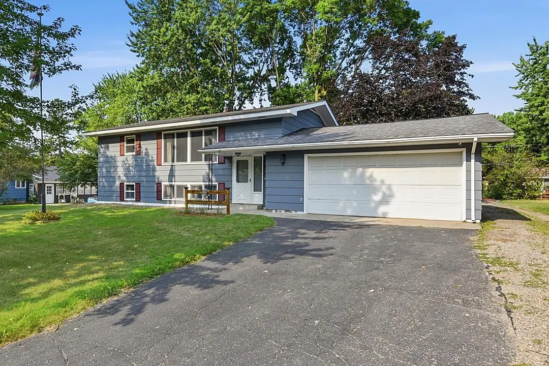 967 6th Avenue N, Sauk Rapids, MN 56379 - #1