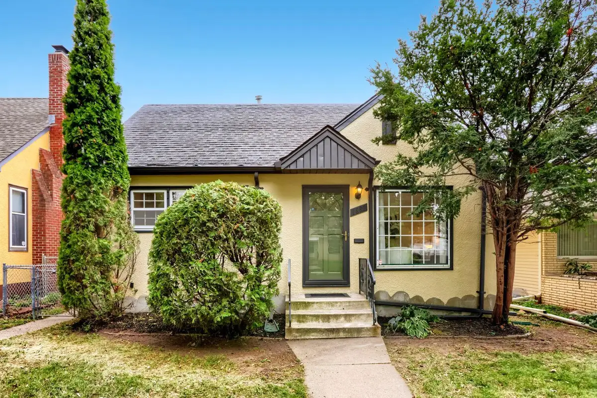 1882 Hawthorne Avenue E, Saint Paul, MN 55119 - #1