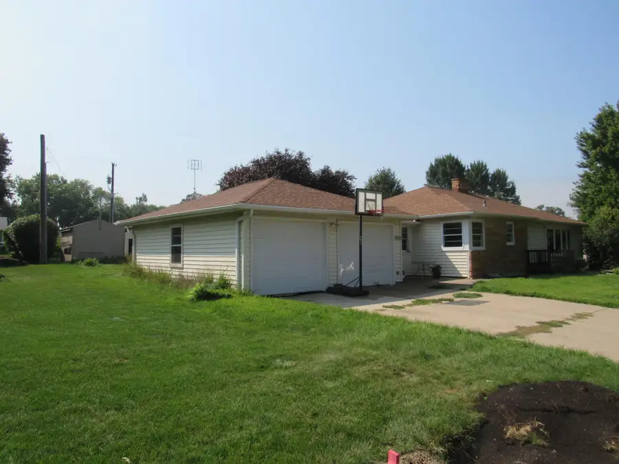 406 S Linton Street, Blue Earth, MN 56013 - #2