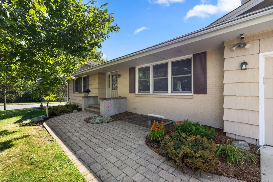 10112 Nord Avenue S, Bloomington, MN 55437 - #2