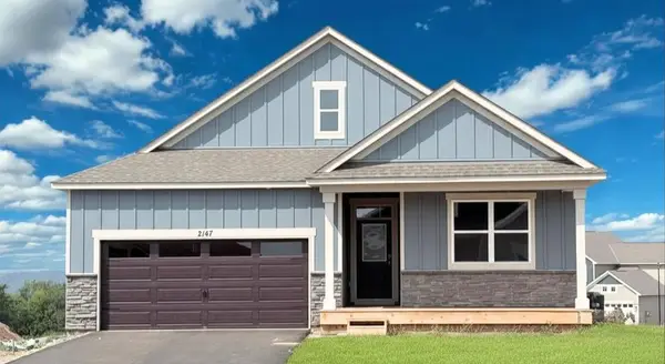2147 Bluff Heights Drive, Shakopee, MN 55379