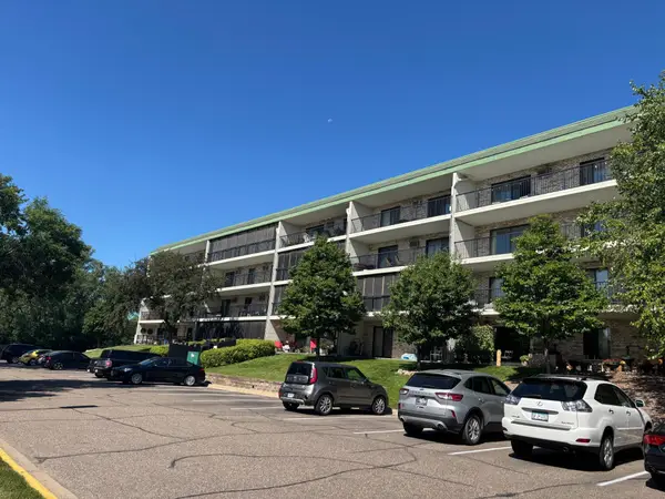 10521 Cedar Lake Road #411, Minnetonka, MN 55305