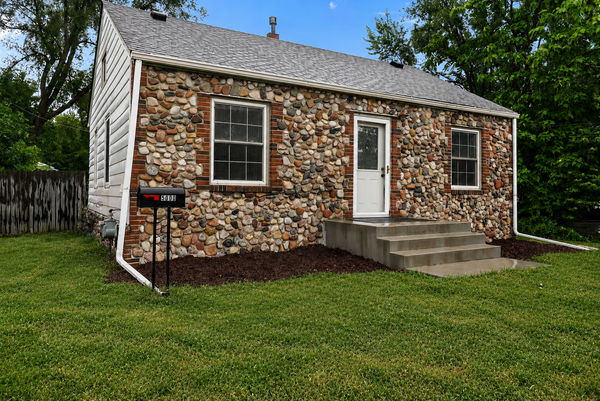 5000 Fairview Avenue N, Crystal, MN 55429