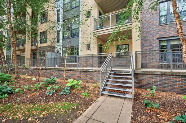 2565 Franklin Avenue #102, Saint Paul, MN 55114