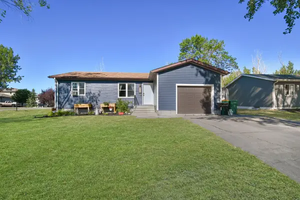 509 4th Street E, Horace, ND 58047