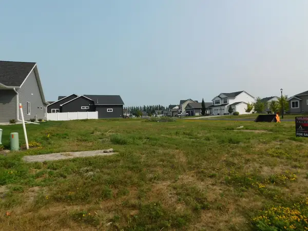 4015 49th Avenue S, Fargo, ND 58104