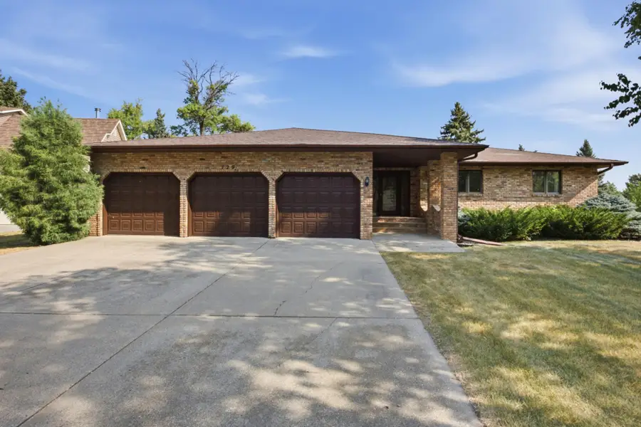 120 Prairiewood Drive S, Fargo, ND 58103 - #2