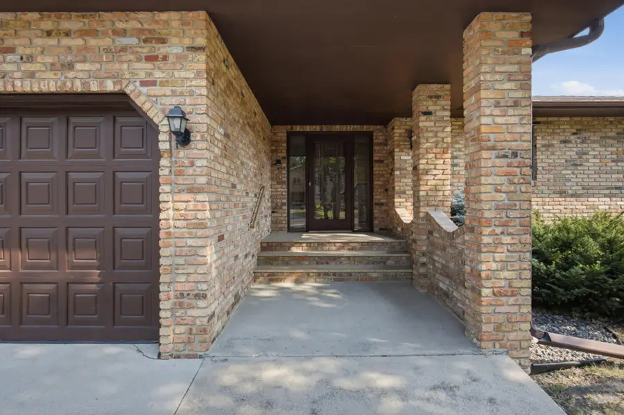 120 Prairiewood Drive S, Fargo, ND 58103 - #3